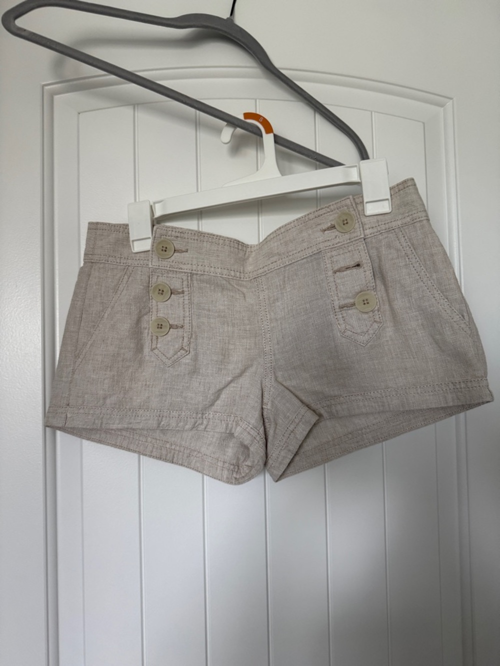 EXPRESS Women’s Neutral Linen-Blend Sailor-Button Short